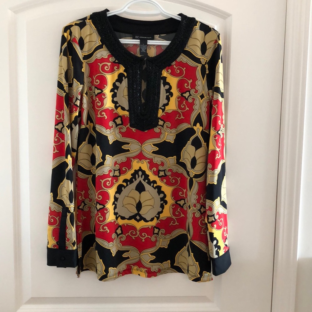Long sleeve blouse.